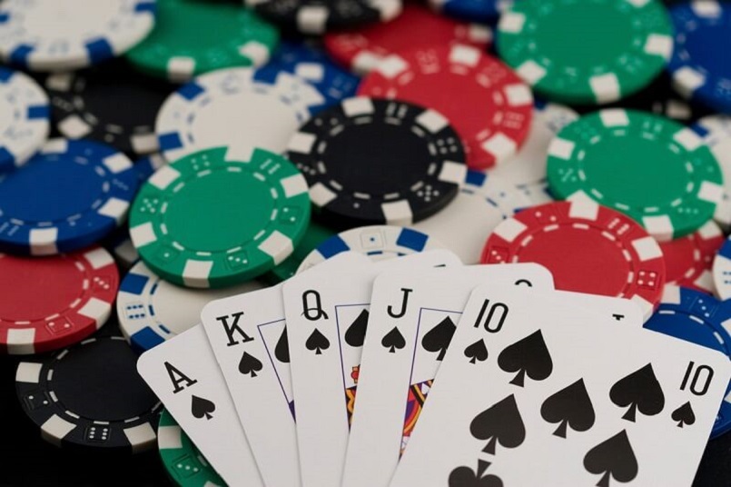 Bộ sảnh đồng chất được xếp hạng thứ 2 trong bộ bài Poker